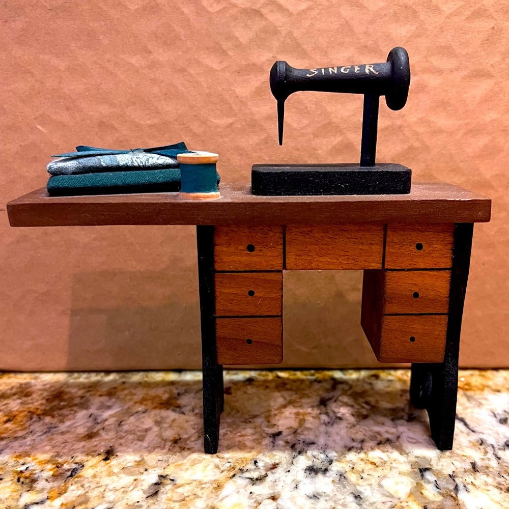 Dollhouse Miniature Wooden Singer Sewing Machine with Thread Spool and Material
